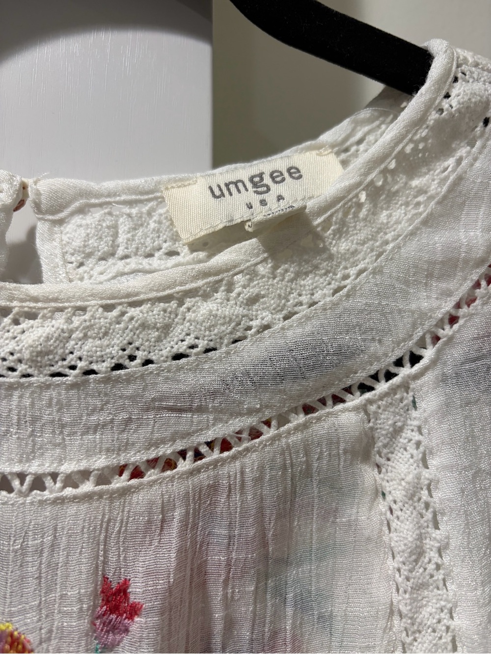 White Embroidered Floral Top - Picture 3 of 3